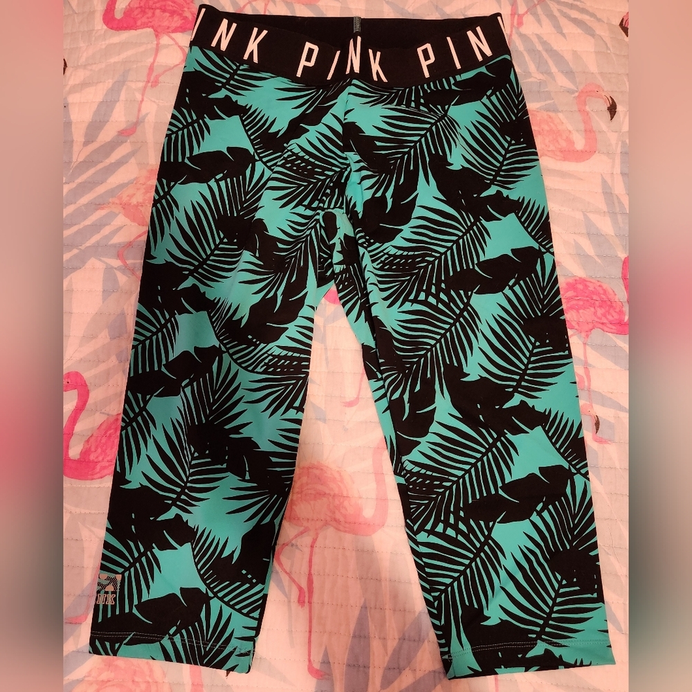 VS Pink ultimate capris